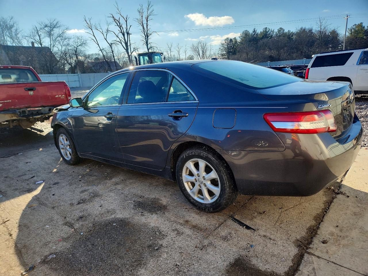 2011 TOYOTA CAMRY BASE photo 3