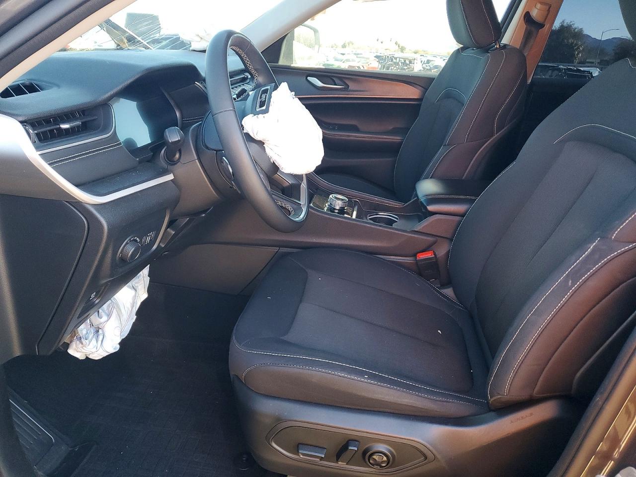 2023 JEEP GRAND CHEROKEE L LAREDO photo 19