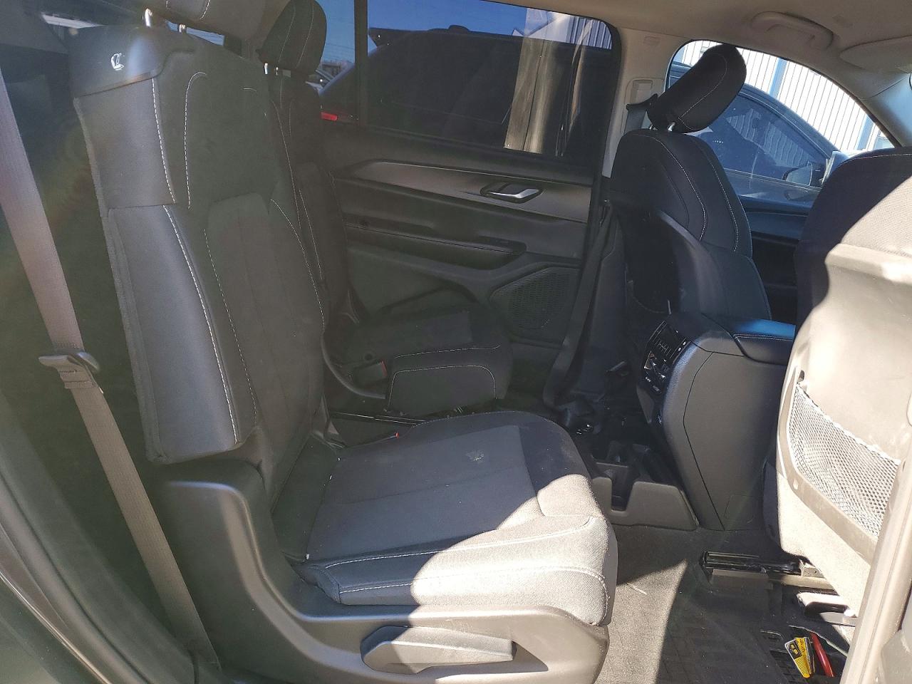 2023 JEEP GRAND CHEROKEE L LAREDO photo 31