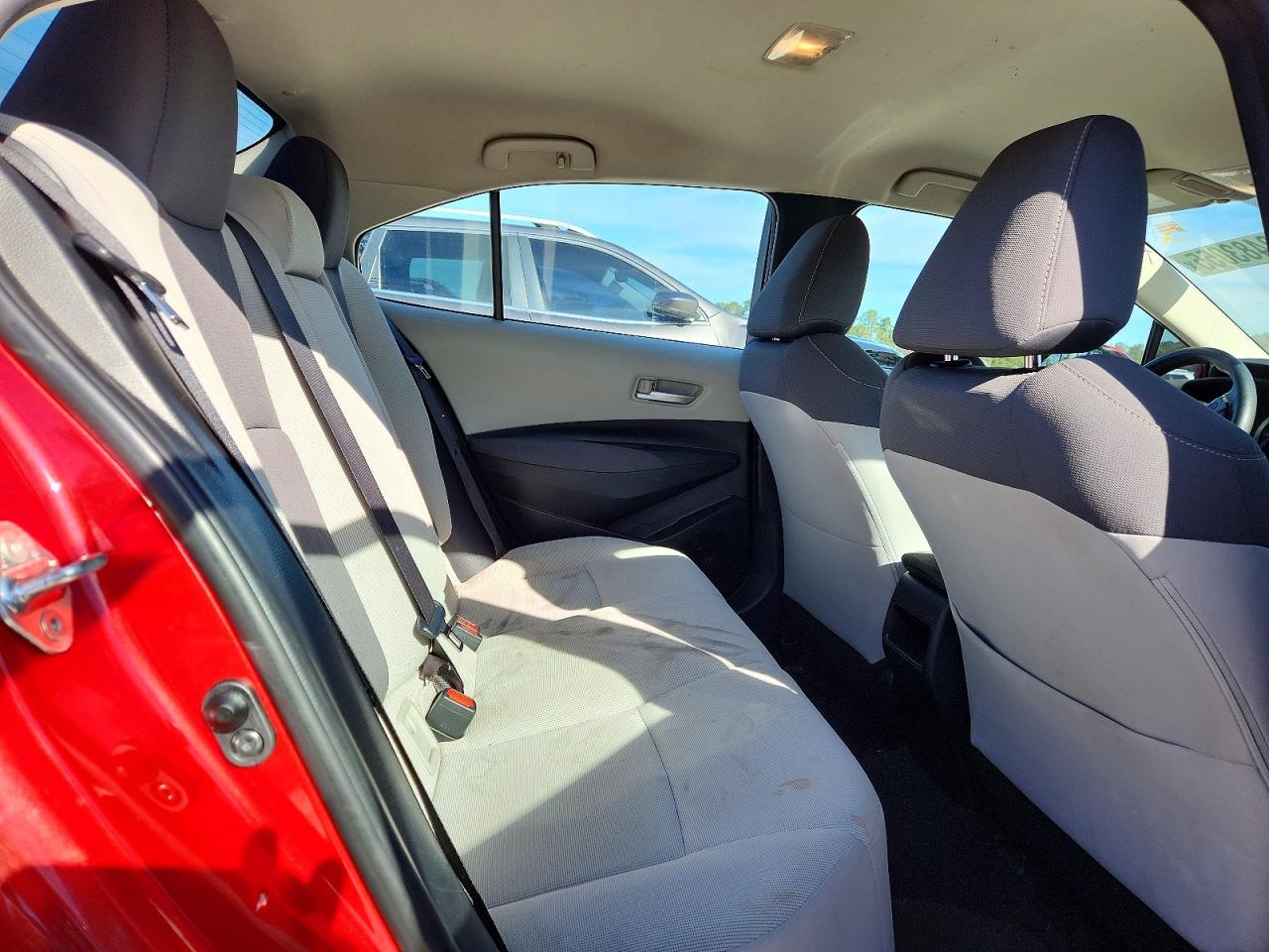 2020 TOYOTA COROLLA LE photo 19