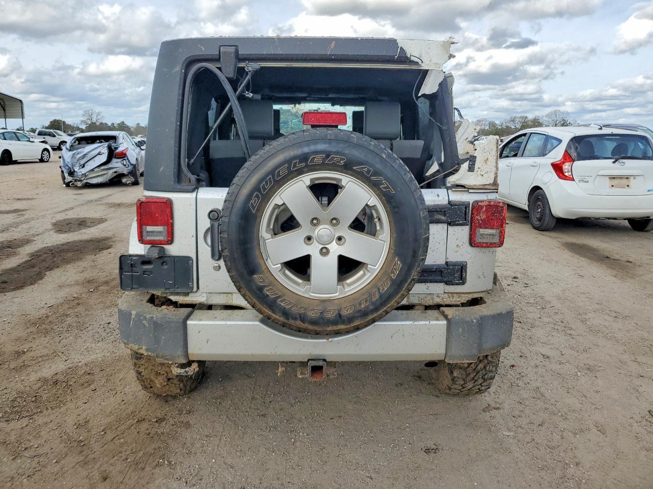 2010 JEEP WRANGLER UNLIMITED SAHARA photo 11
