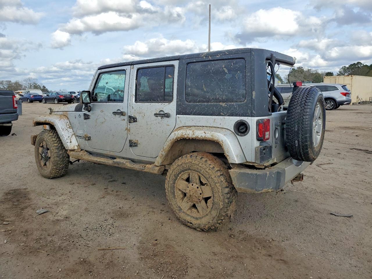 2010 JEEP WRANGLER UNLIMITED SAHARA photo 3