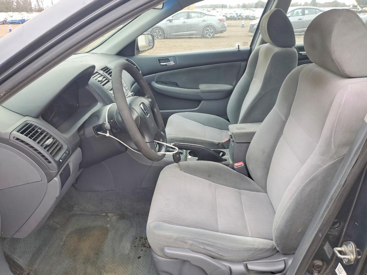 2004 HONDA ACCORD LX photo 13