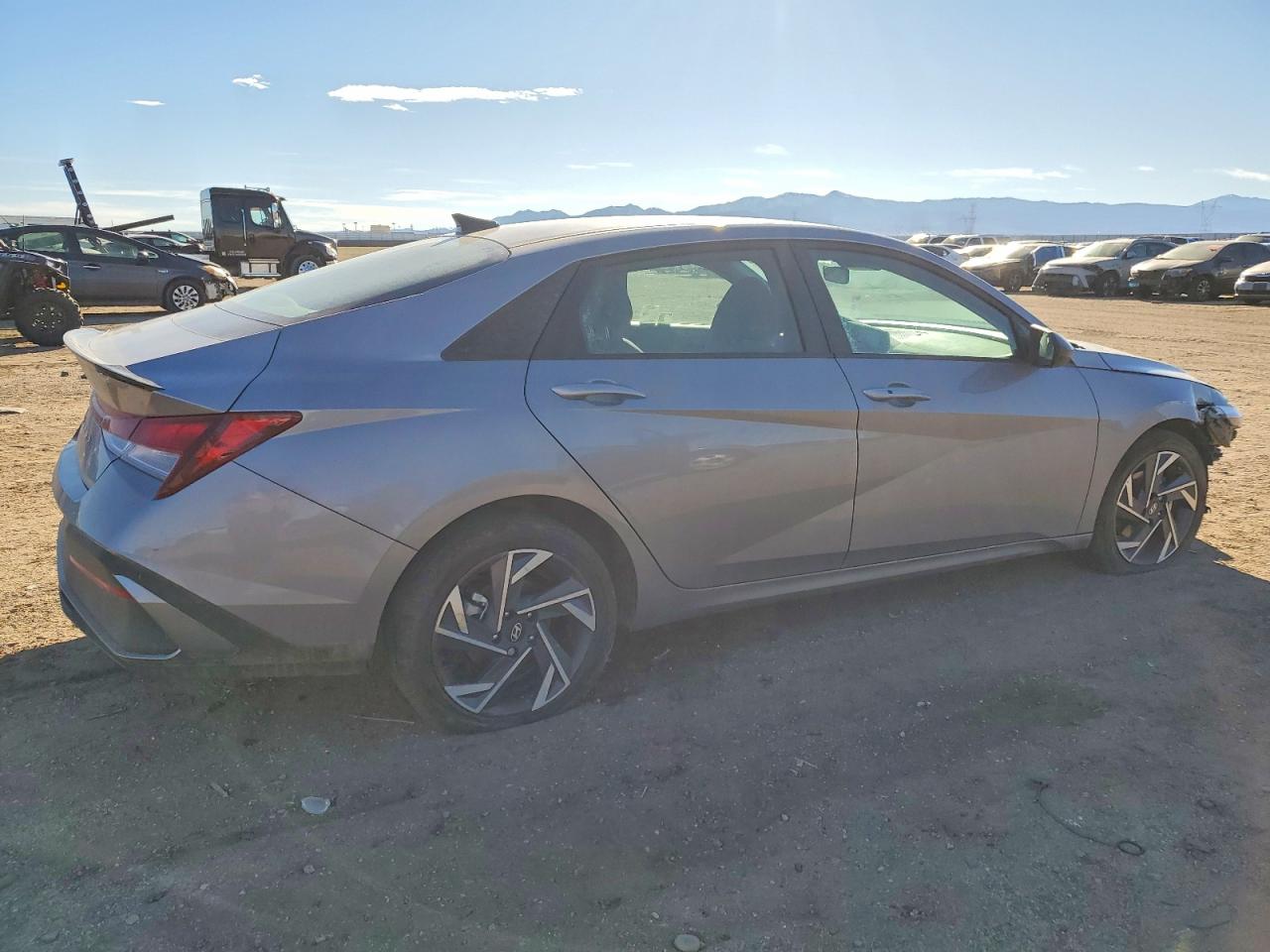 2025 HYUNDAI ELANTRA SEL SPORT photo 3