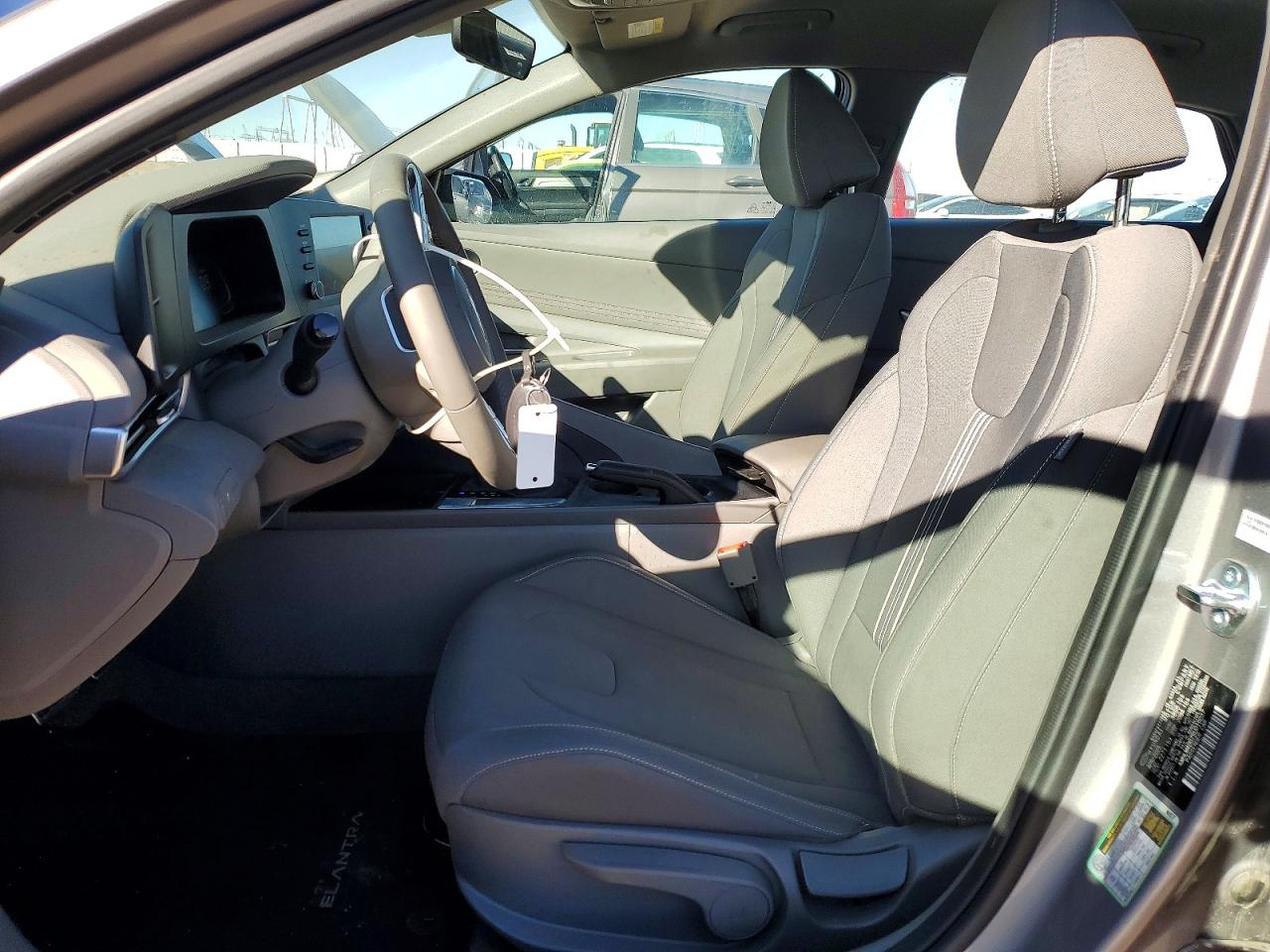 2025 HYUNDAI ELANTRA SEL SPORT photo 7