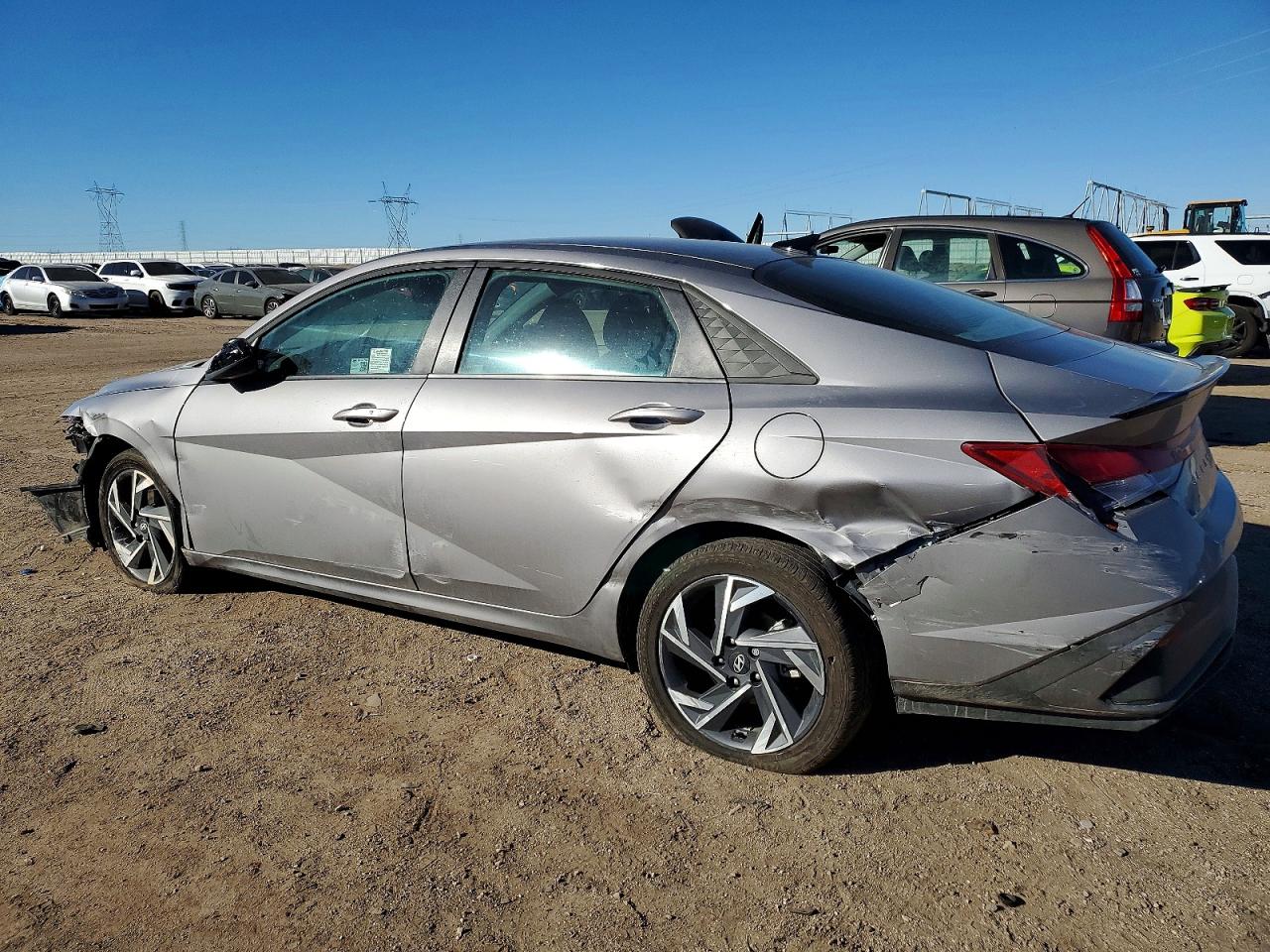 2025 HYUNDAI ELANTRA SEL SPORT photo 2