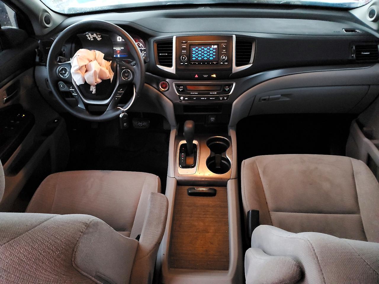 2016 HONDA PILOT LX photo 22