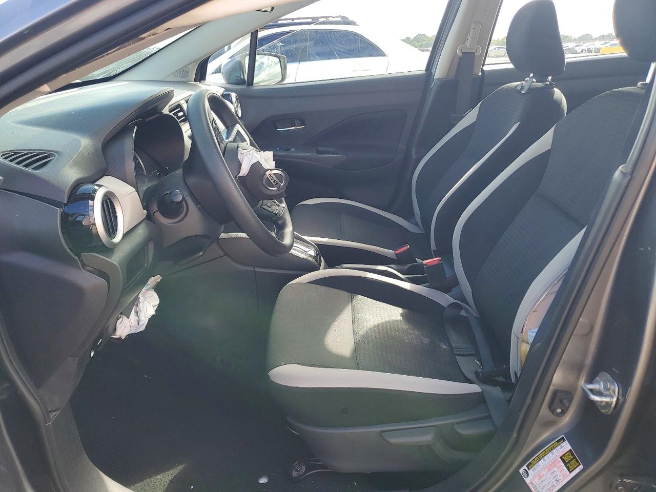 2021 NISSAN VERSA SV photo 13