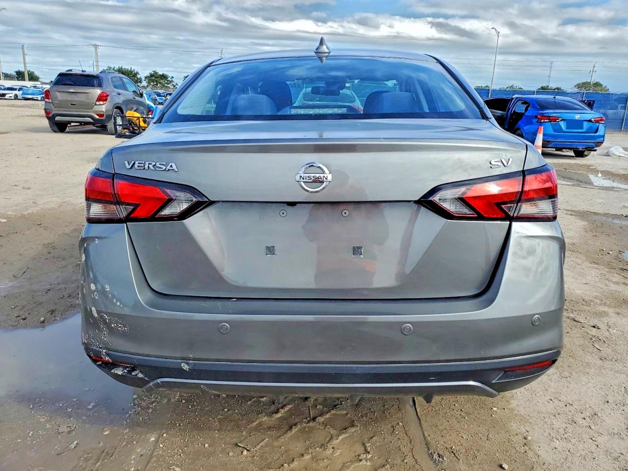 2021 NISSAN VERSA SV photo 11