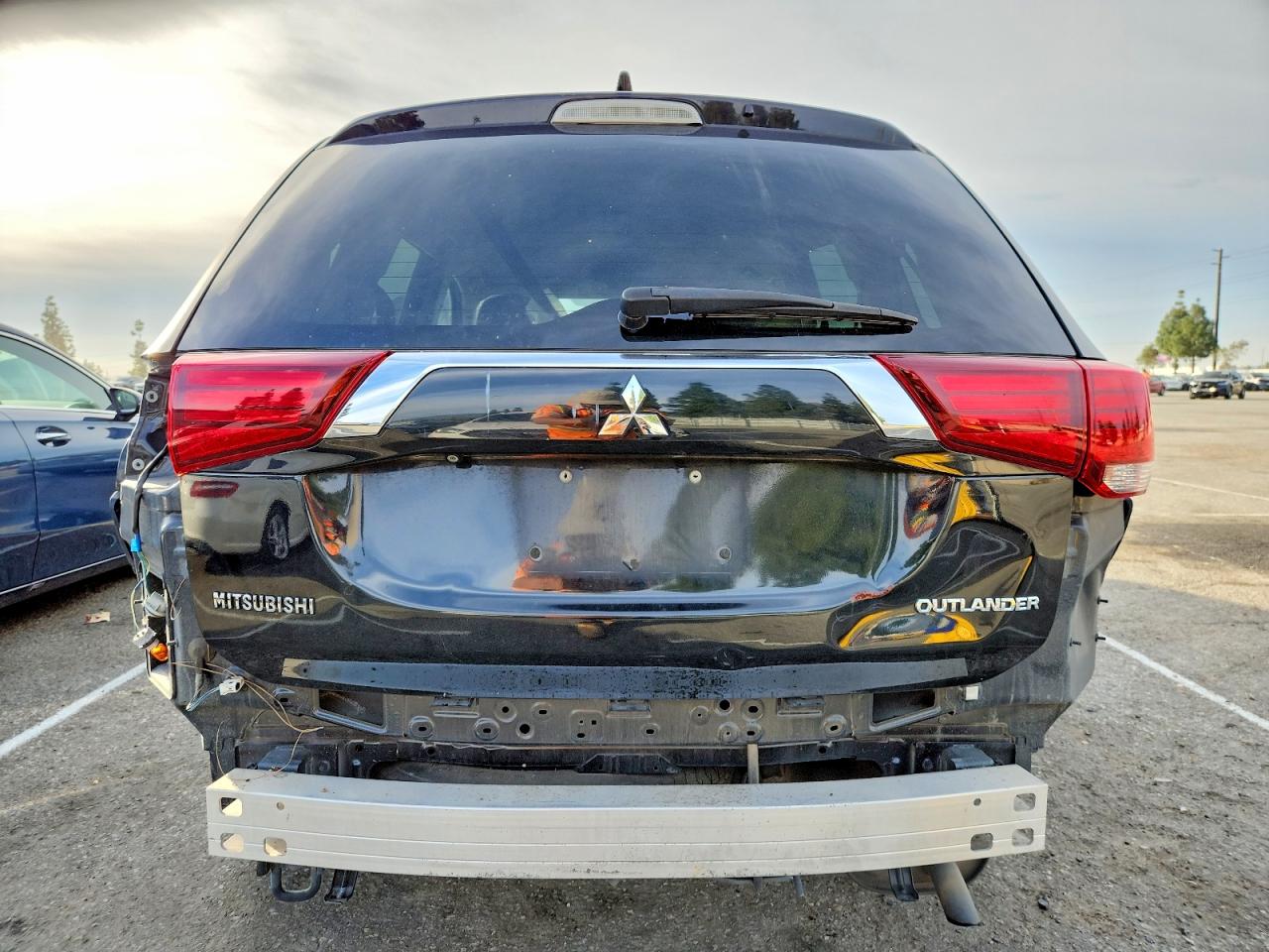 2018 MITSUBISHI OUTLANDER ES photo 6