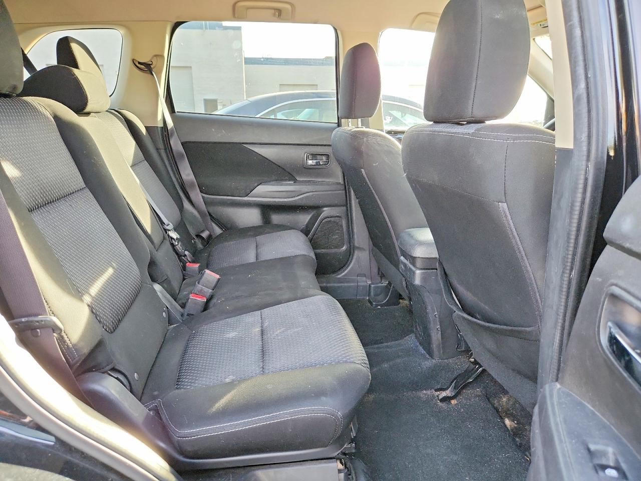 2018 MITSUBISHI OUTLANDER ES photo 11