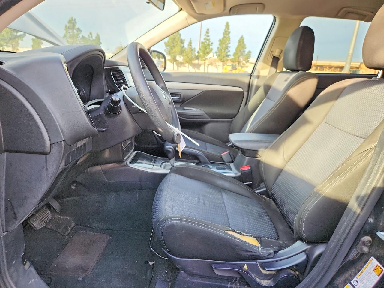 2018 MITSUBISHI OUTLANDER ES photo 7