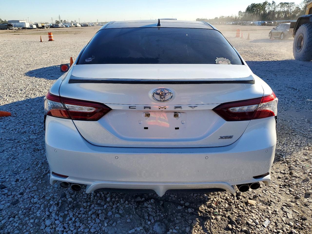 2018 TOYOTA CAMRY XSE photo 6