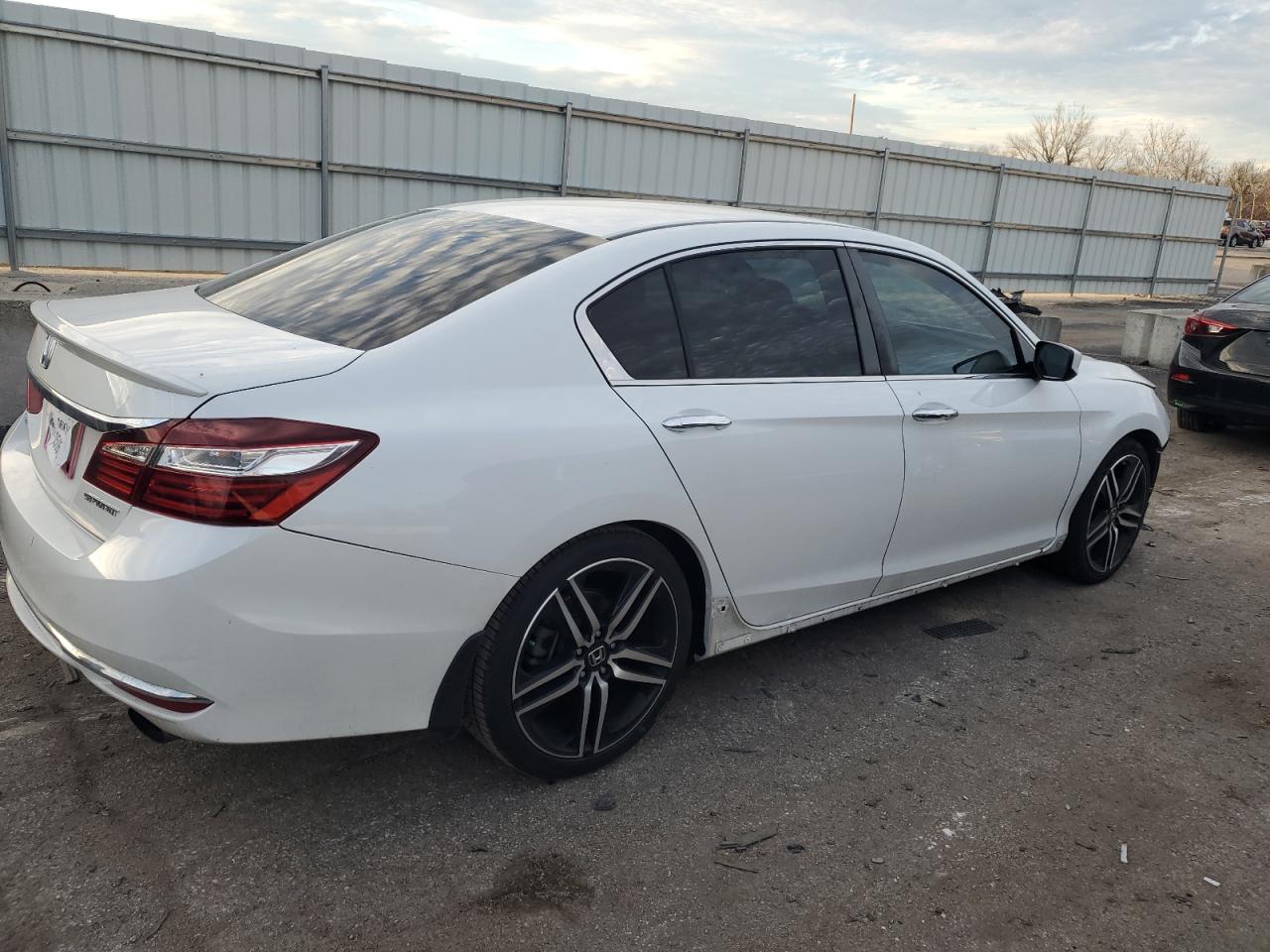 2016 HONDA ACCORD SPORT photo 3