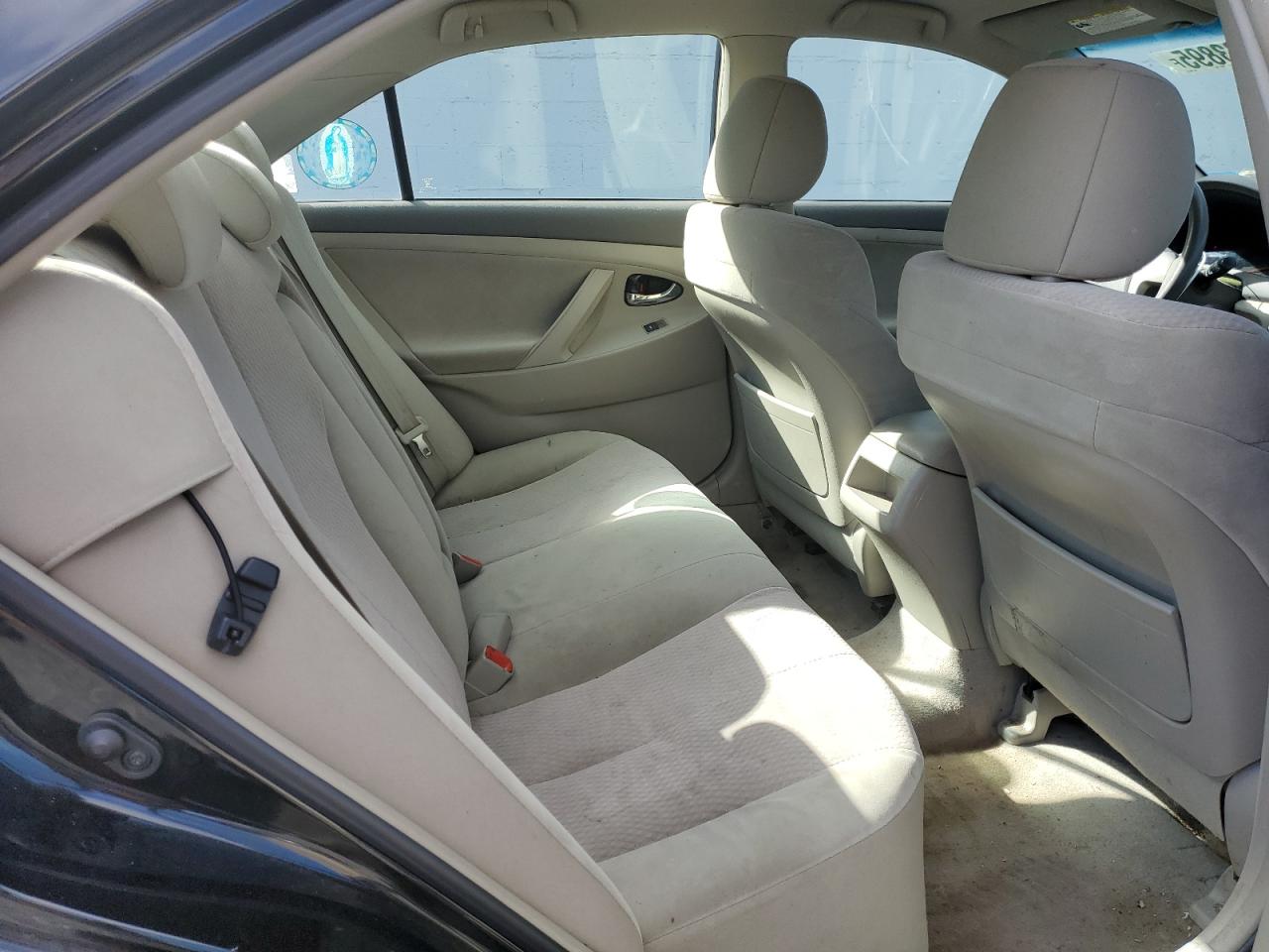 2011 TOYOTA CAMRY photo 28