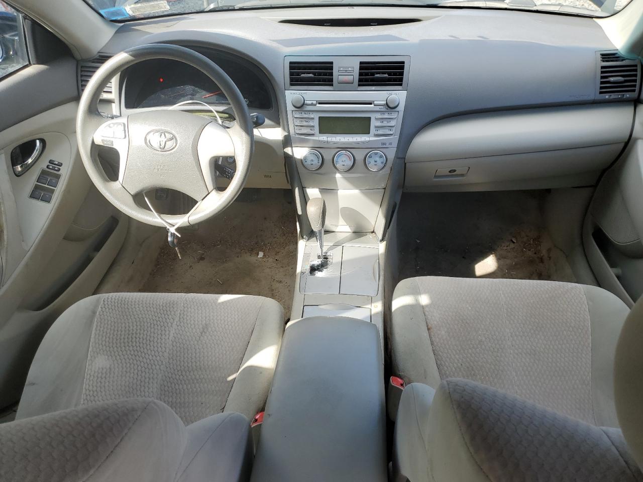 2011 TOYOTA CAMRY photo 22