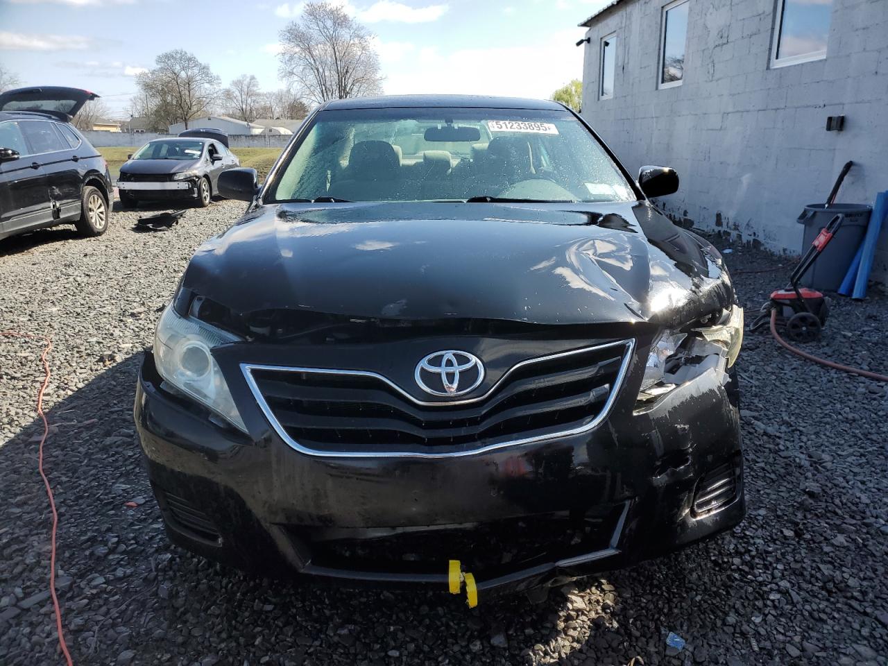 2011 TOYOTA CAMRY photo 13