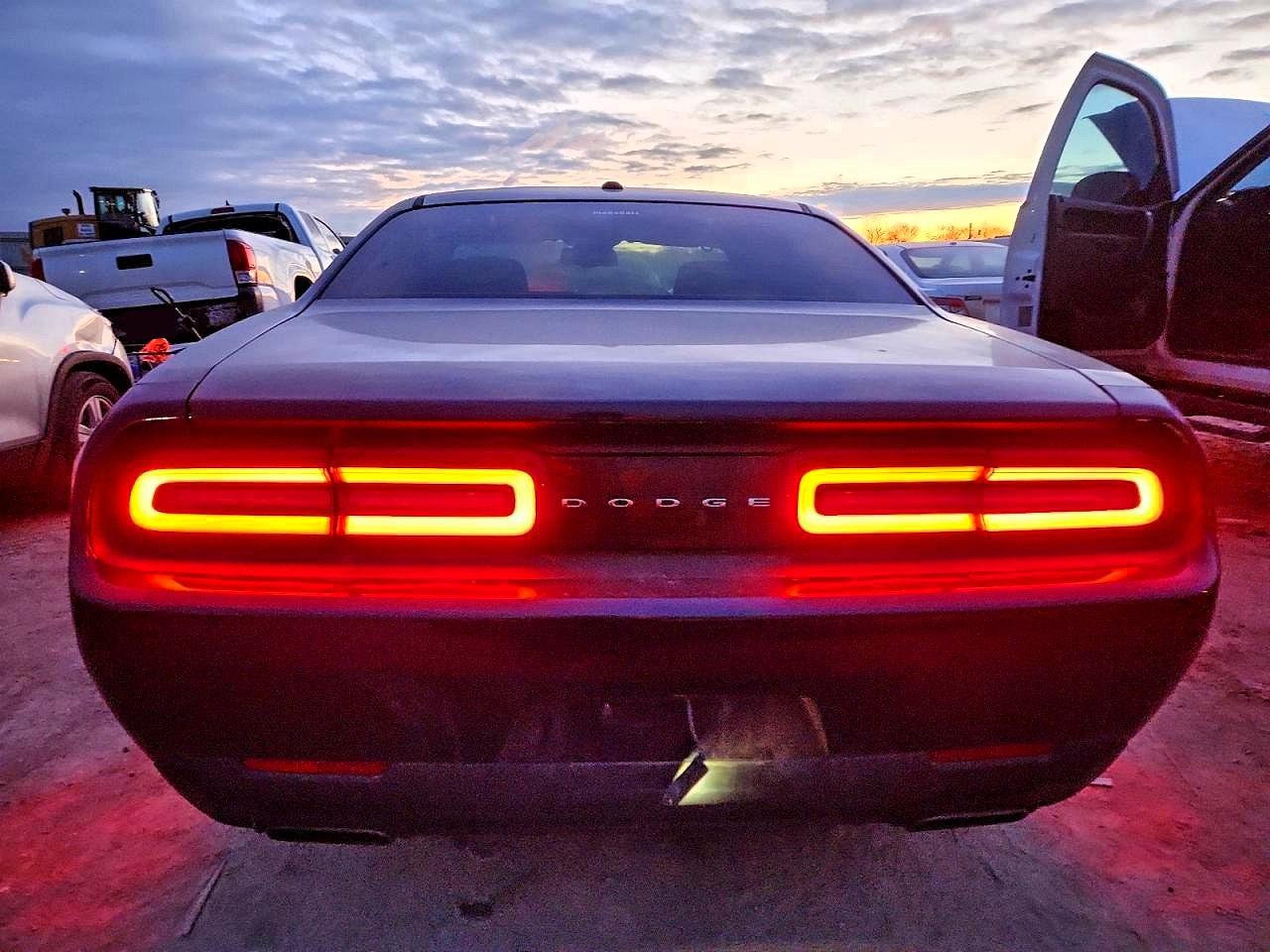 2016 DODGE CHALLENGER SXT photo 16