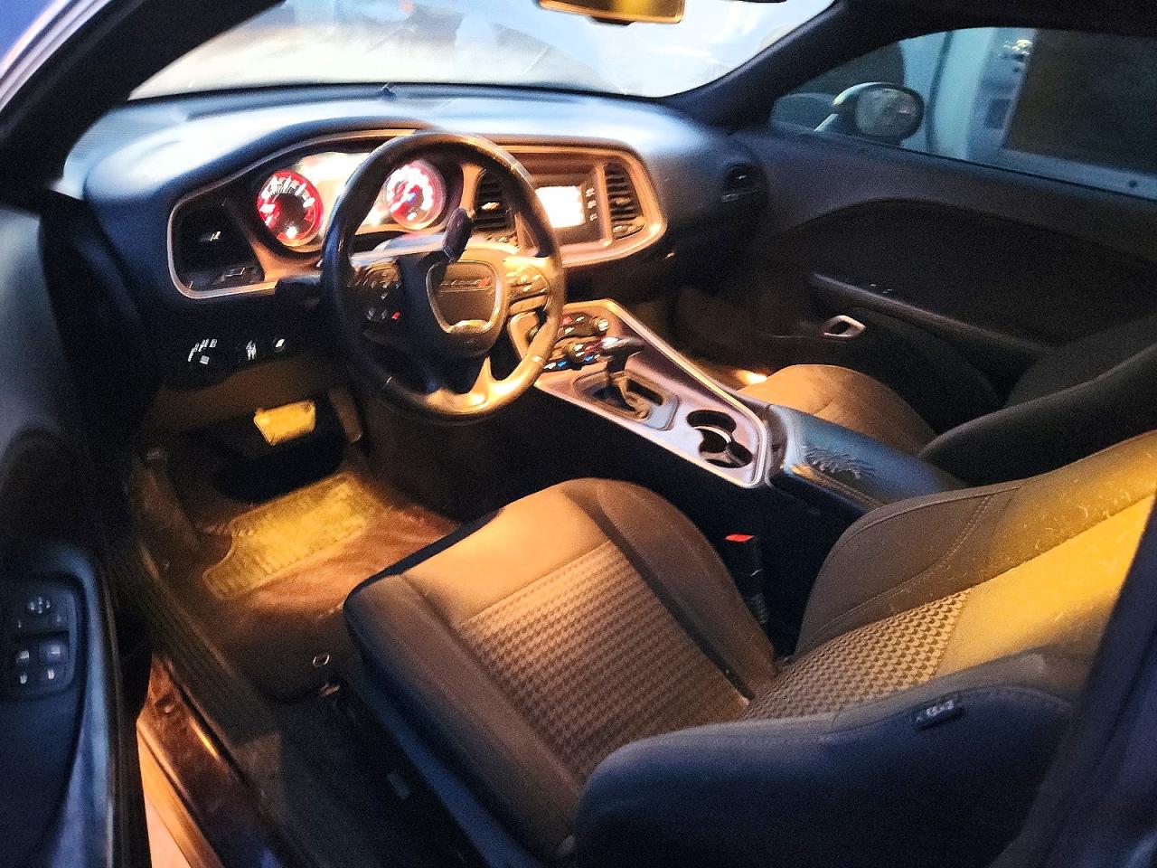2016 DODGE CHALLENGER SXT photo 22