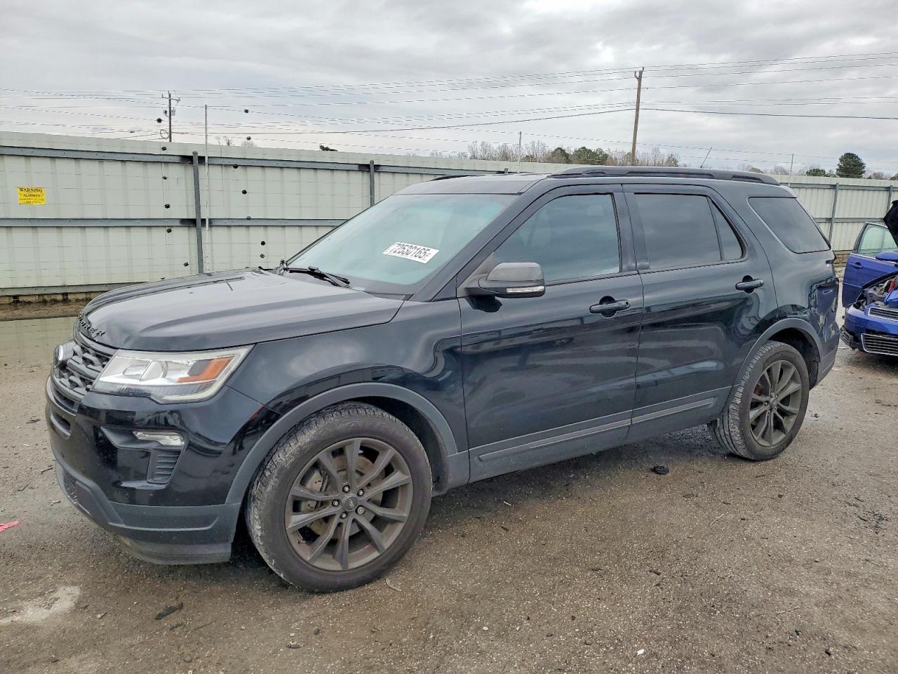 2018 FORD EXPLORER XLT photo 3
