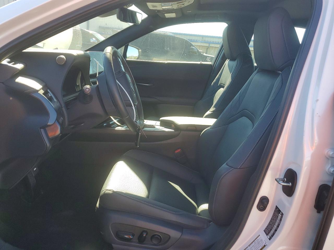2025 LEXUS UX 300H BASE photo 19