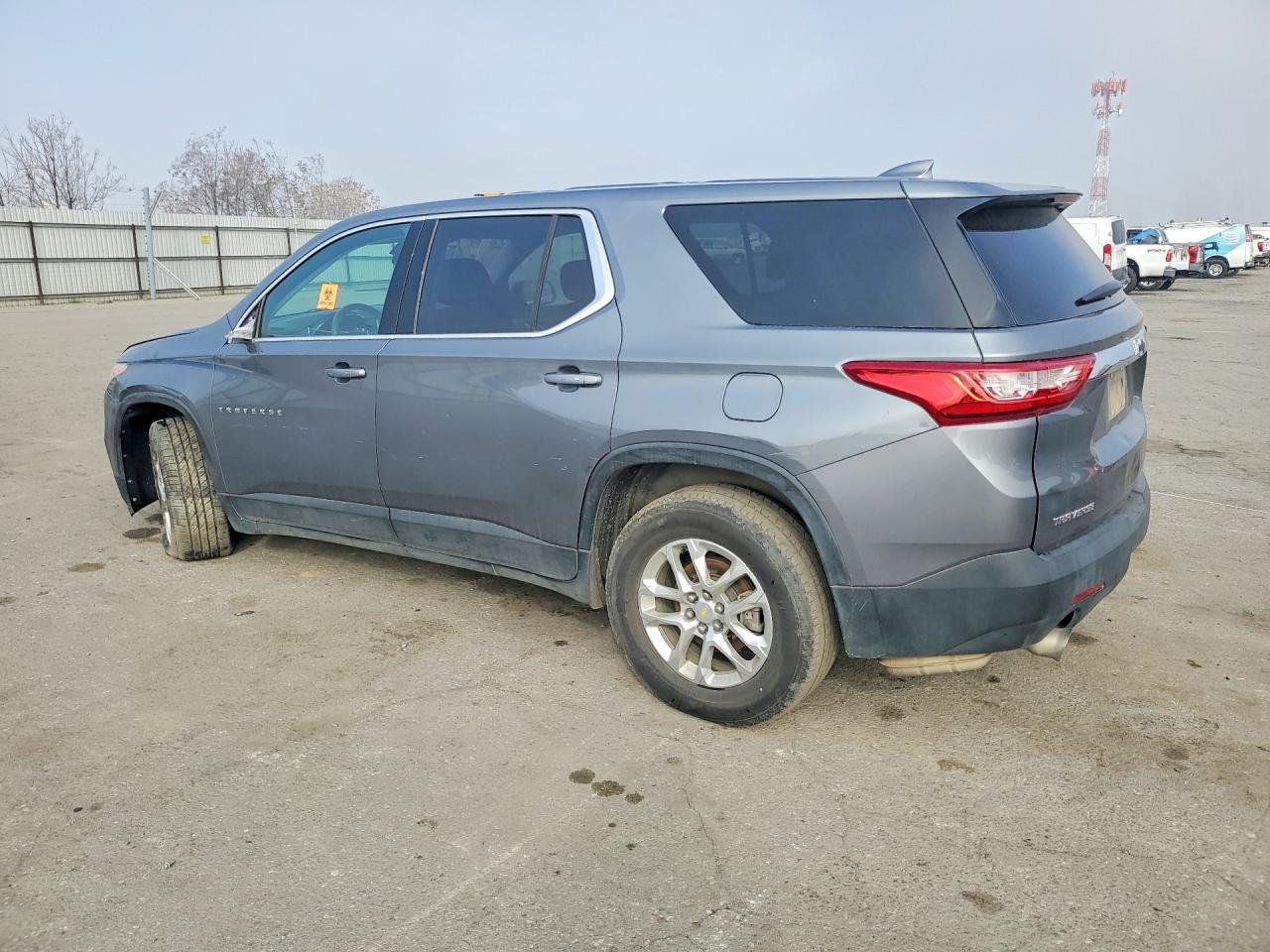 2020 CHEVROLET TRAVERSE LS photo 4