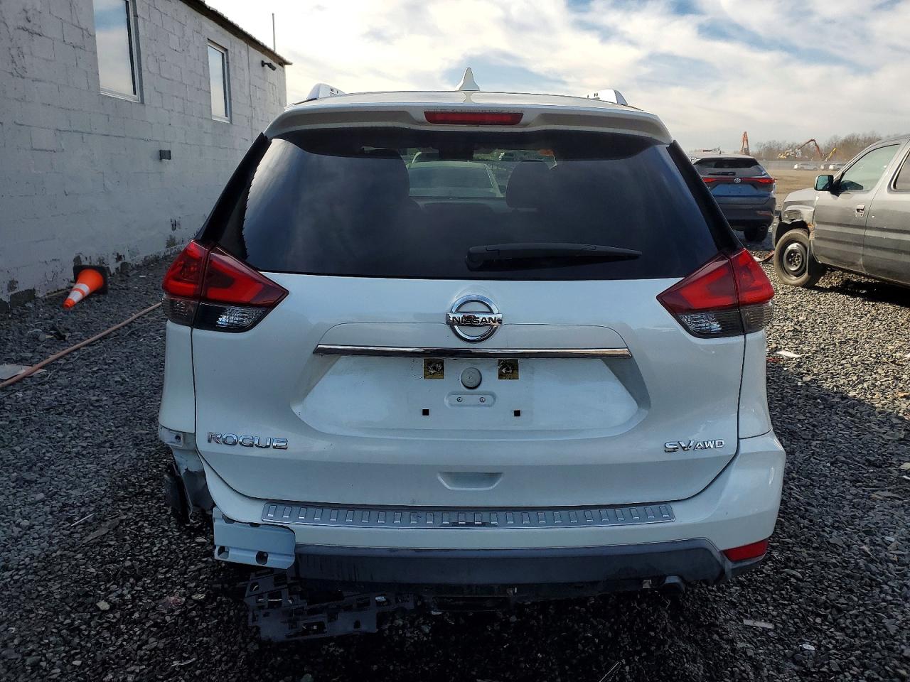 2018 NISSAN ROGUE SV photo 16