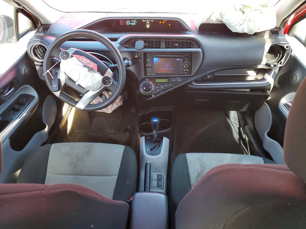 2014 TOYOTA PRIUS C photo 15