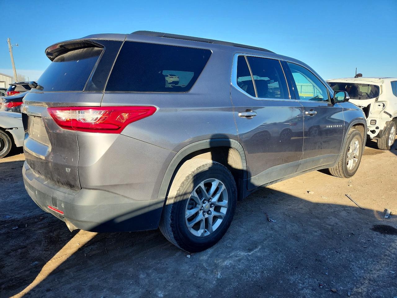 2020 CHEVROLET TRAVERSE LT photo 3