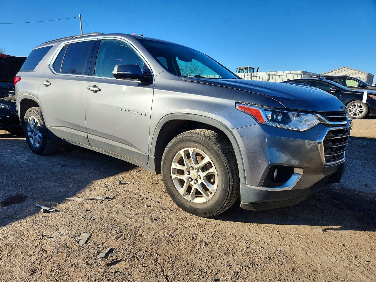 2020 CHEVROLET TRAVERSE LT photo 4