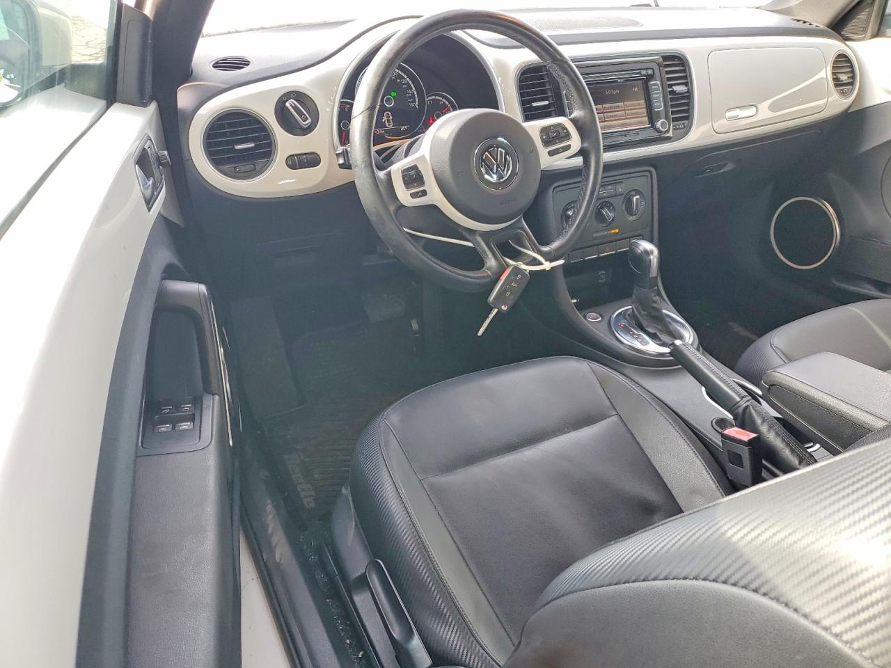 2013 VOLKSWAGEN BEETLE photo 15