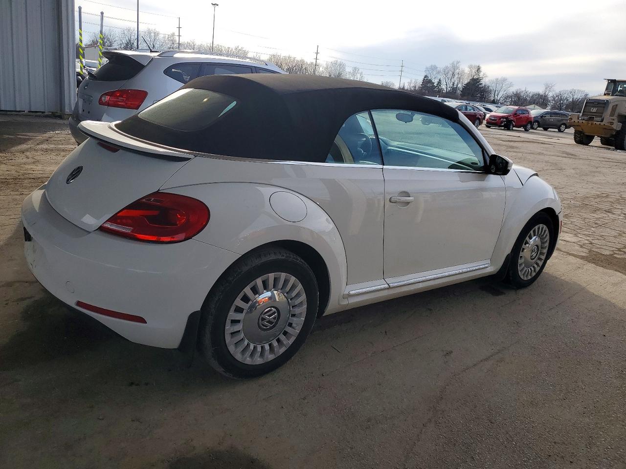 2013 VOLKSWAGEN BEETLE photo 5