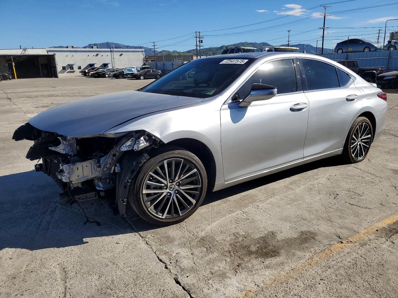 2025 LEXUS ES