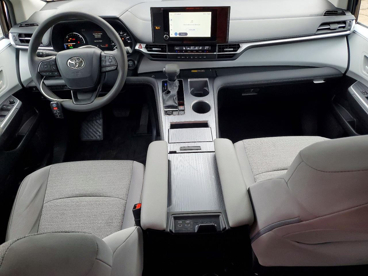 2025 TOYOTA SIENNA LE photo 22