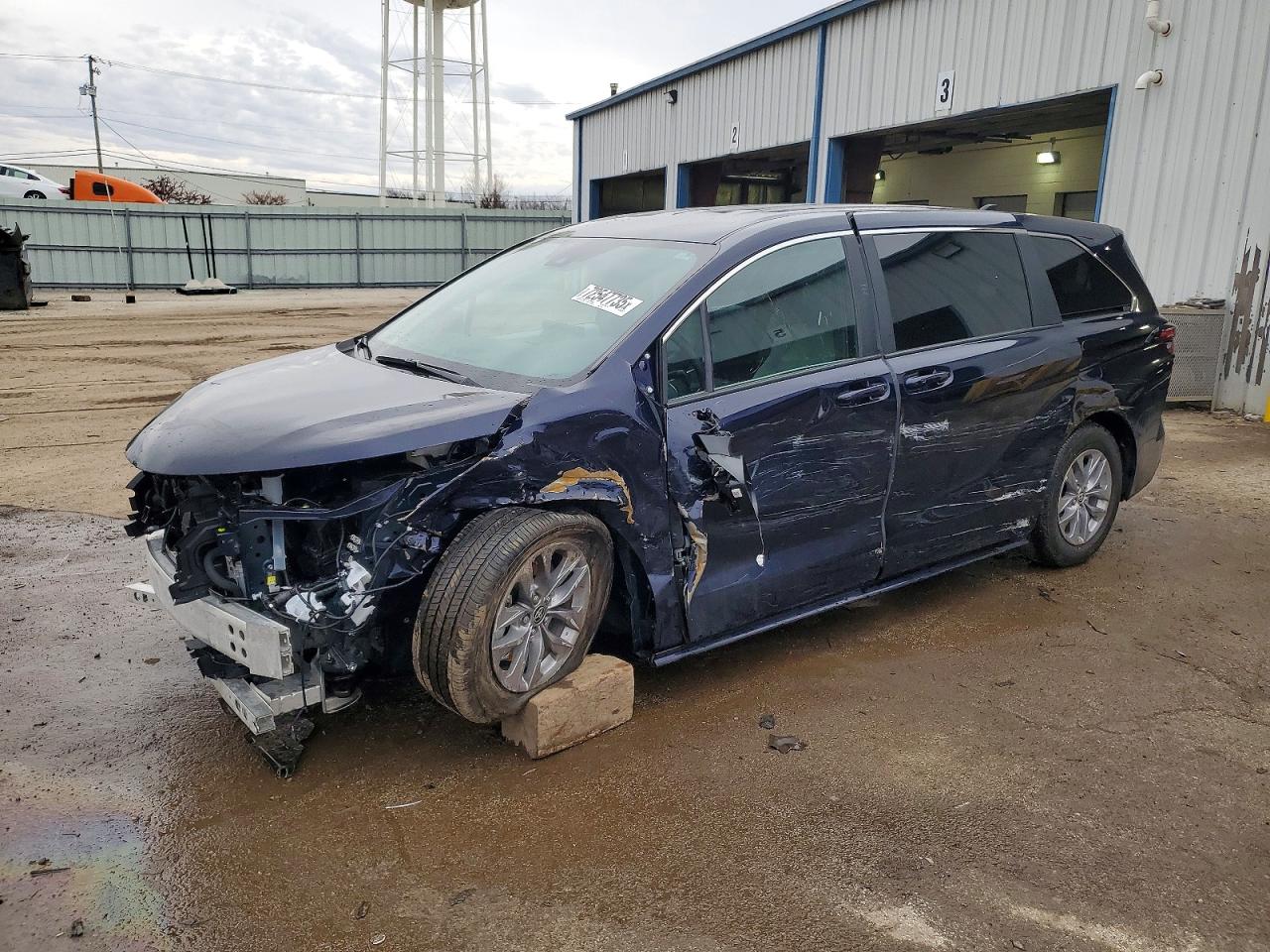 2025 TOYOTA SIENNA