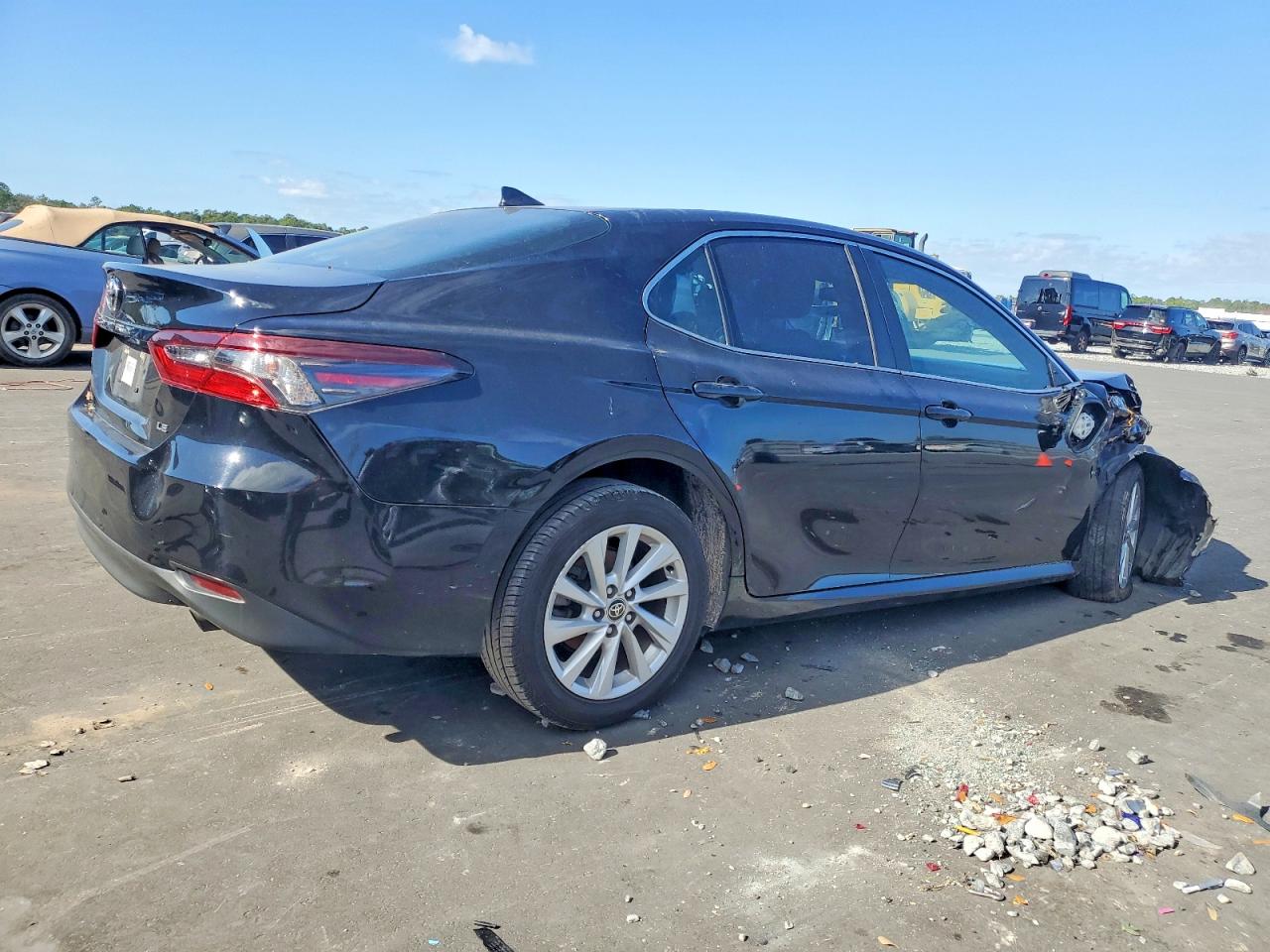 2022 TOYOTA CAMRY LE photo 5
