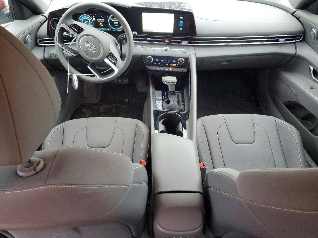 2024 HYUNDAI ELANTRA BLUE photo 8
