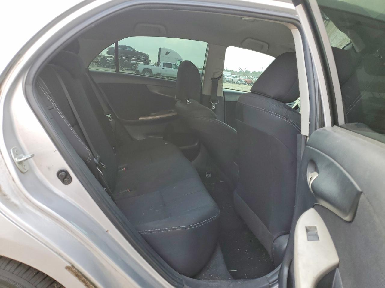 2012 TOYOTA COROLLA S photo 10