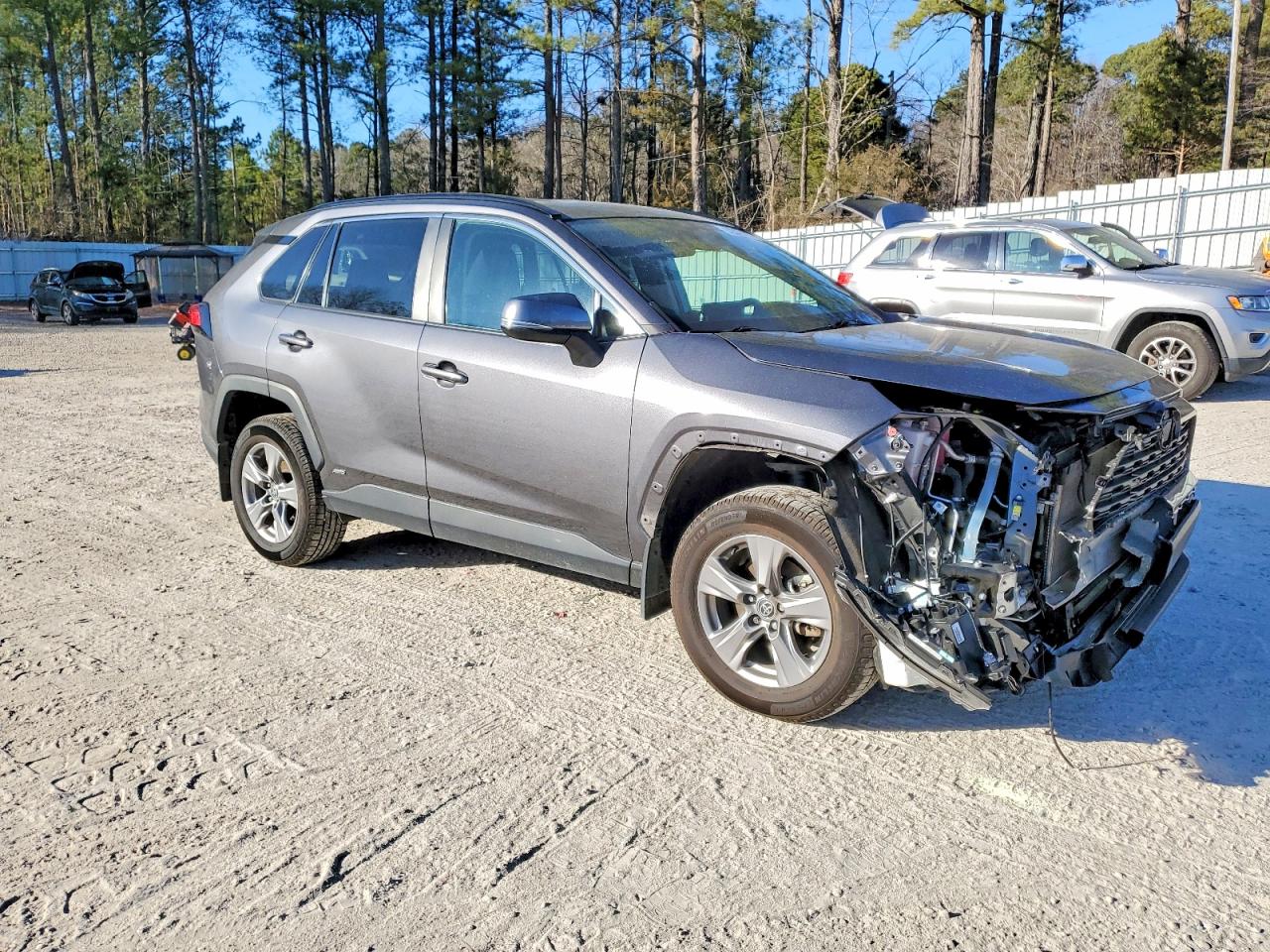 2024 TOYOTA RAV4 XLE photo 4