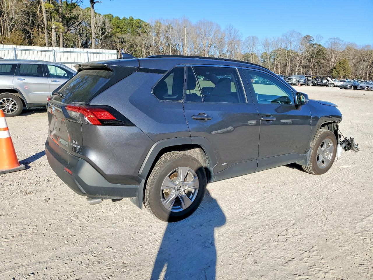 2024 TOYOTA RAV4 XLE photo 3