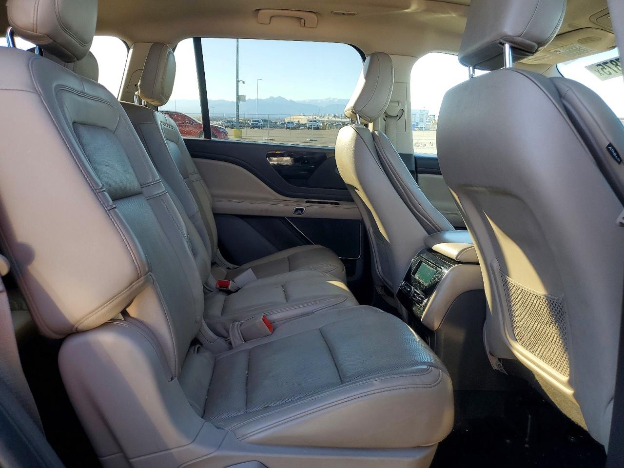 2021 LINCOLN AVIATOR RESERVE photo 11