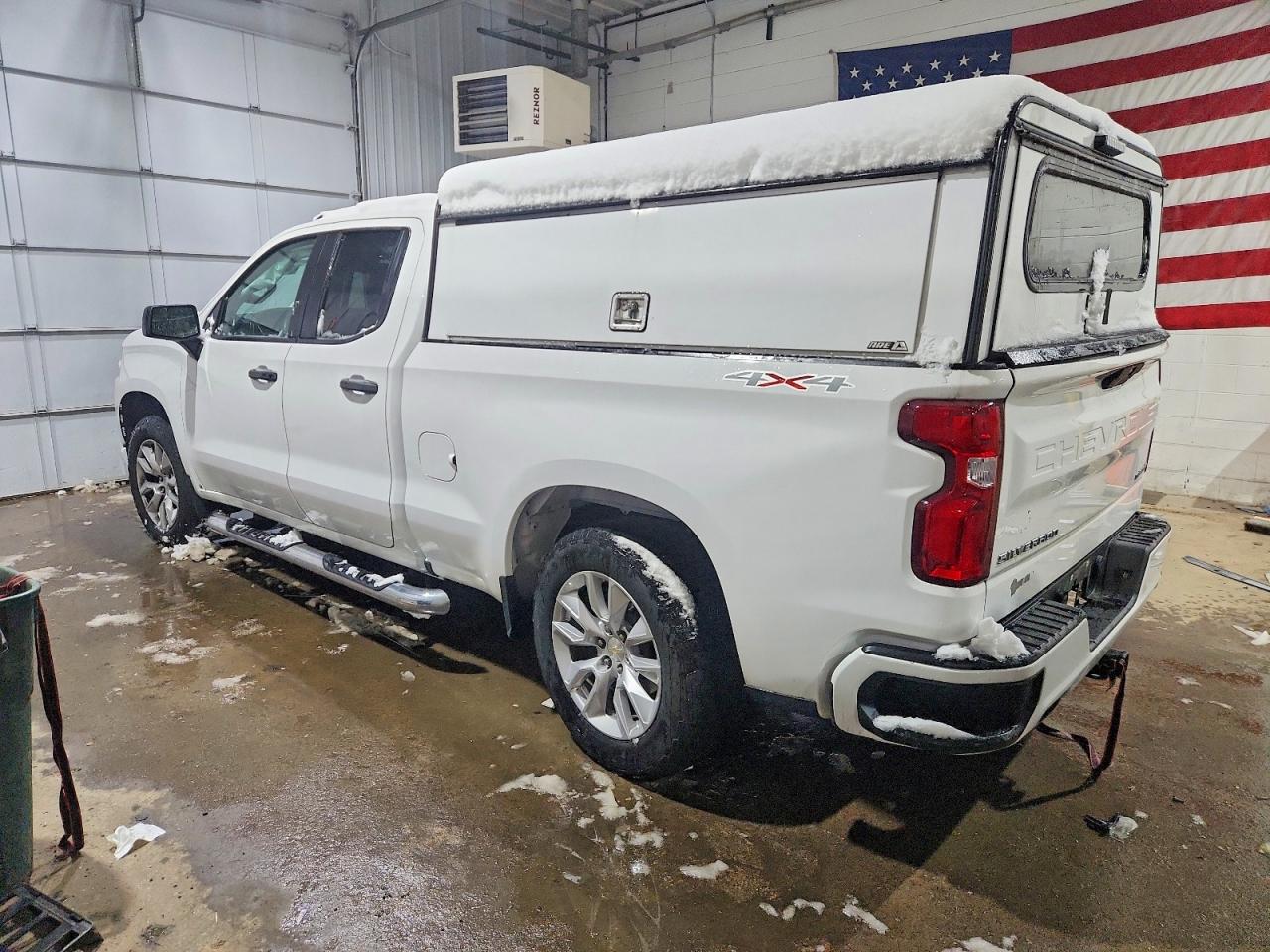 2021 CHEVROLET SILVERADO K1500 CUSTOM photo 3