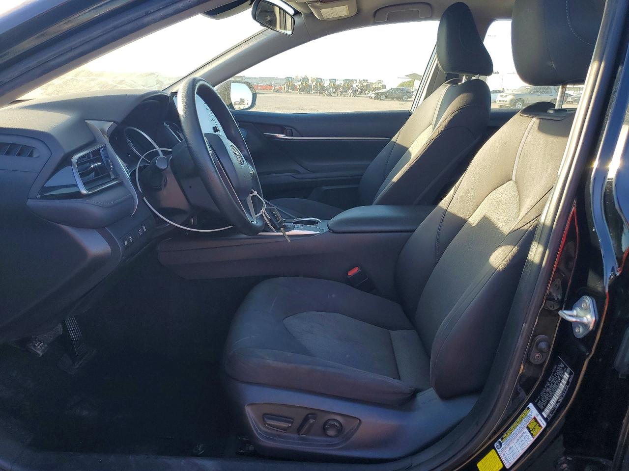 2022 TOYOTA CAMRY LE photo 19