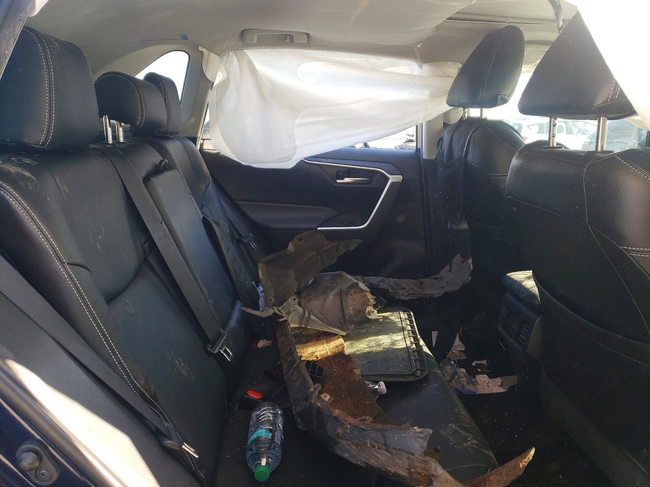 2019 TOYOTA RAV4 XLE photo 21