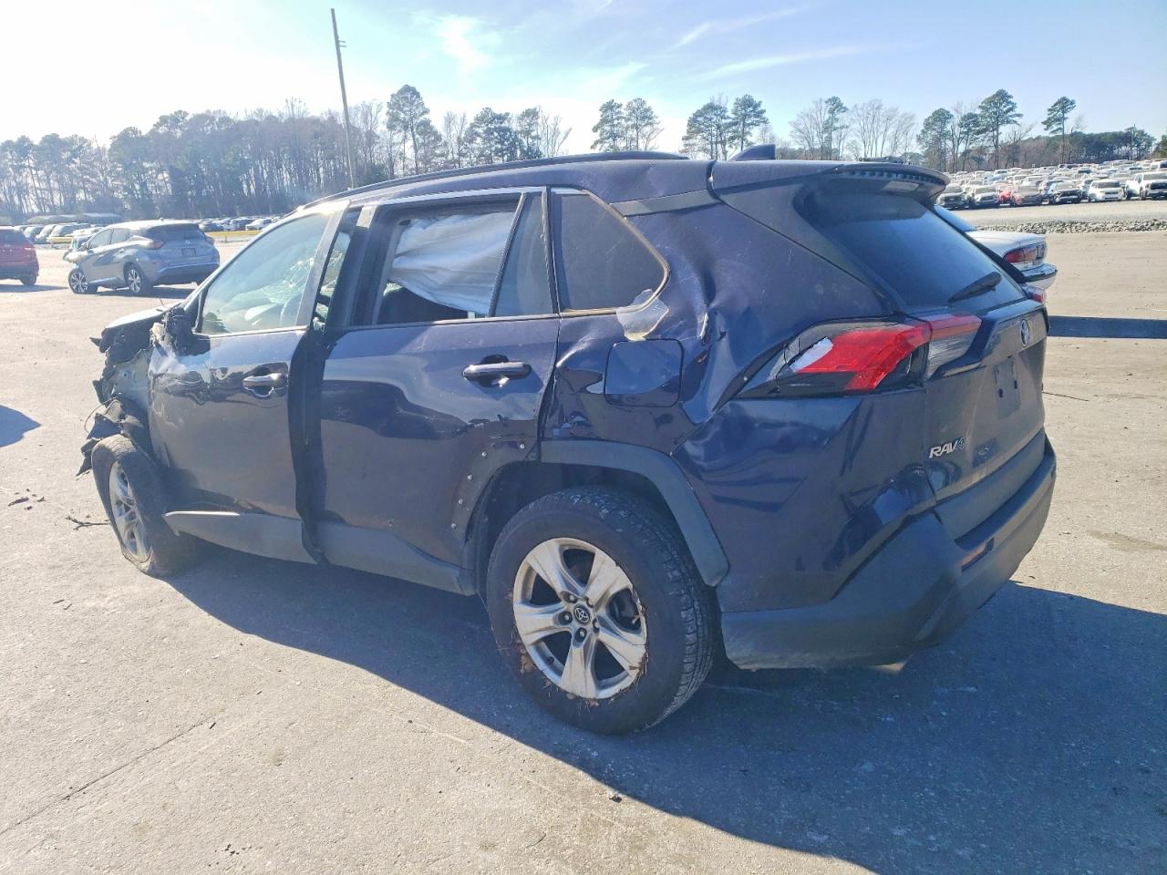 2019 TOYOTA RAV4 XLE photo 3