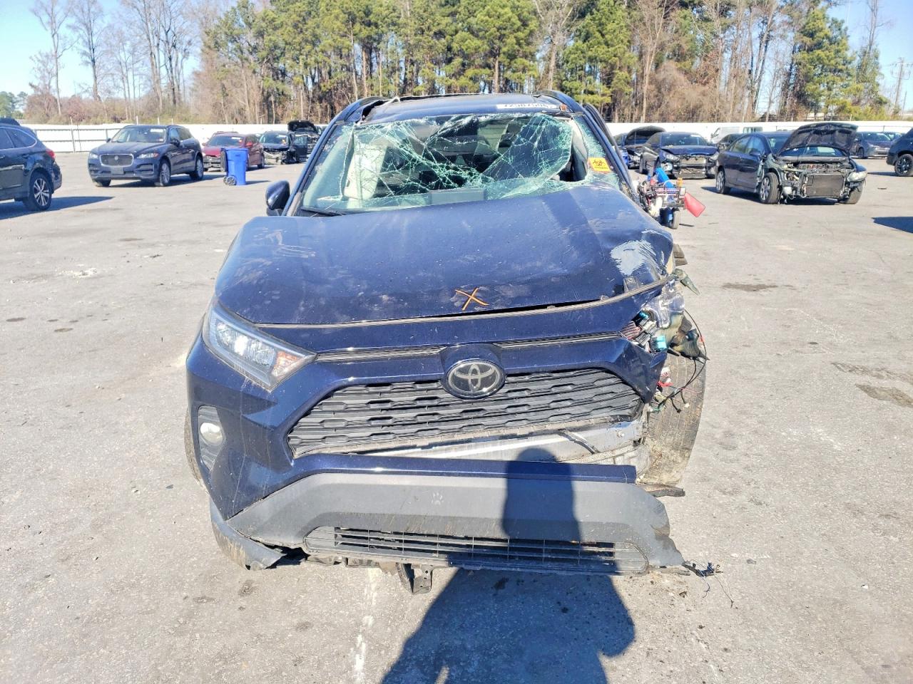 2019 TOYOTA RAV4 XLE photo 9