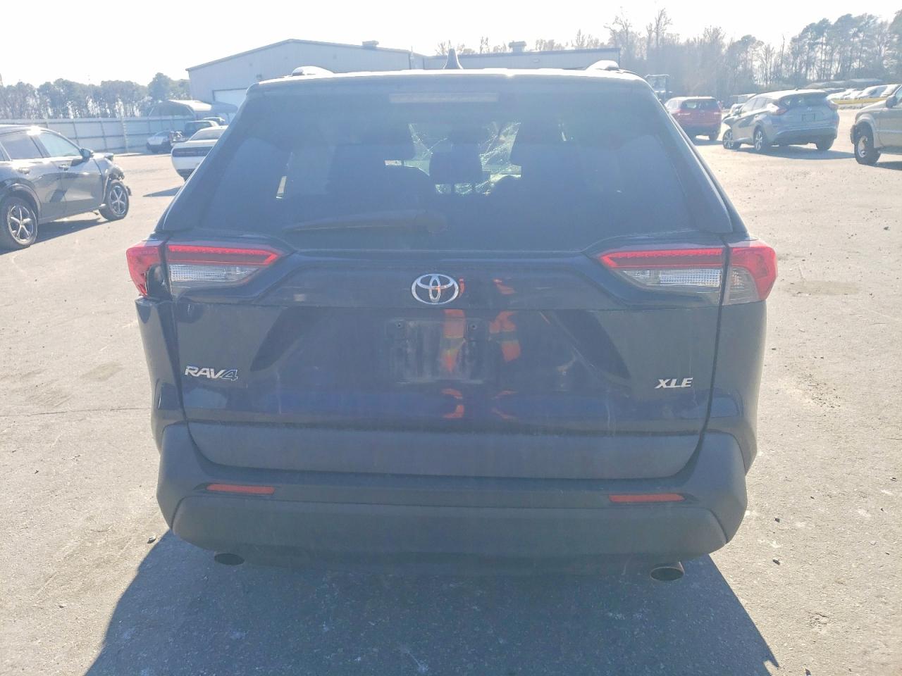 2019 TOYOTA RAV4 XLE photo 11