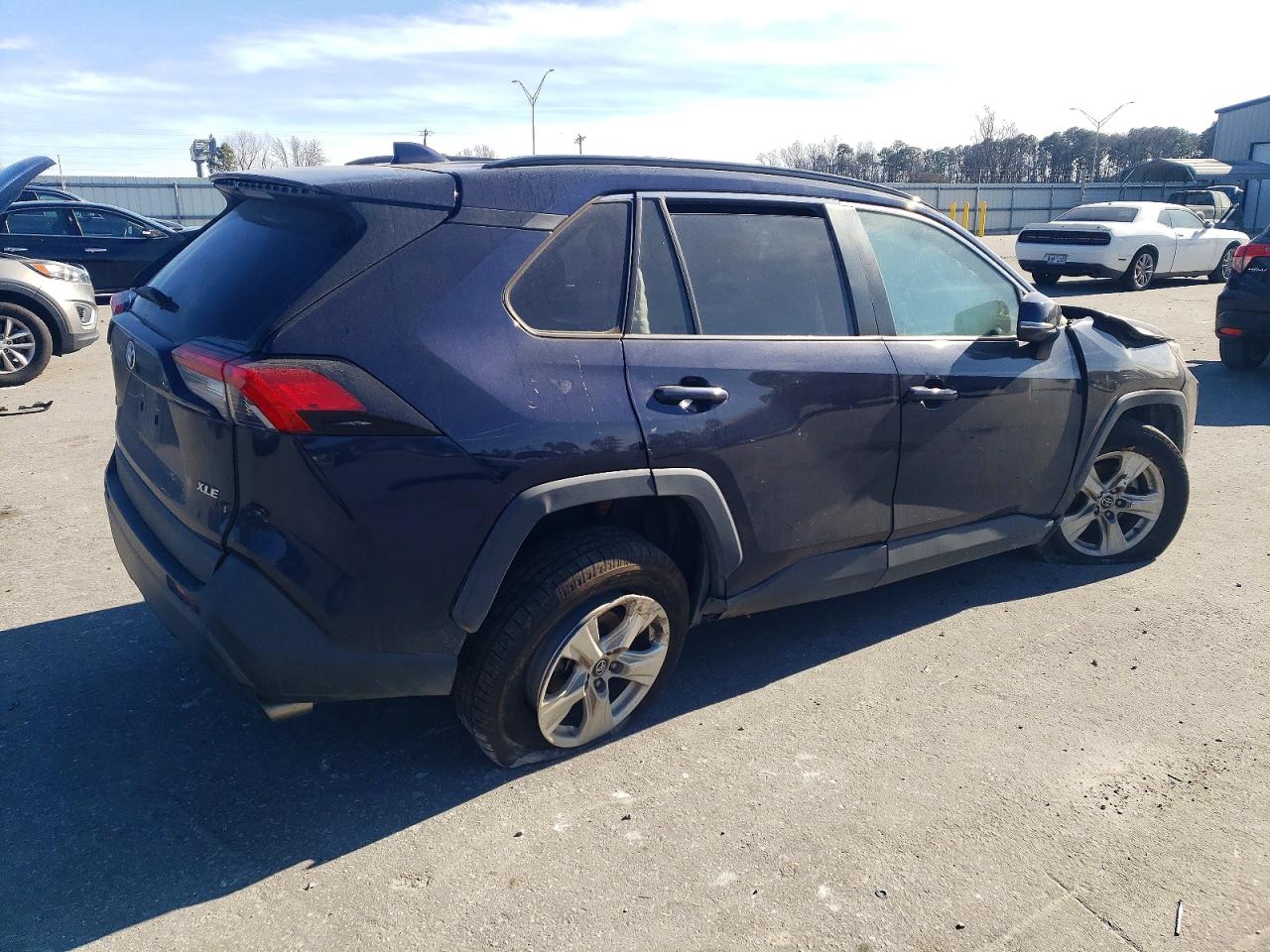 2019 TOYOTA RAV4 XLE photo 5