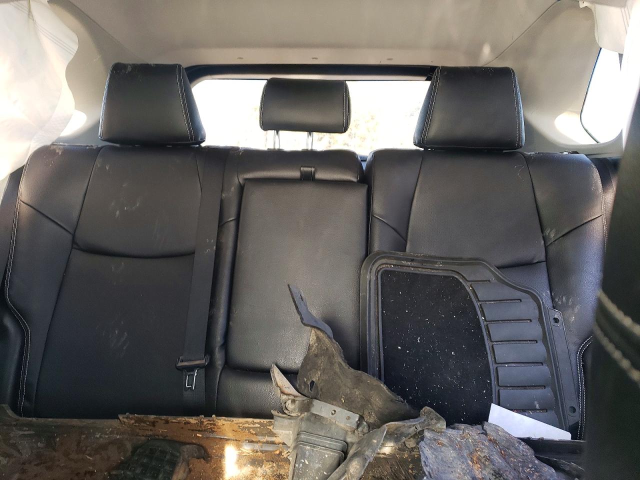 2019 TOYOTA RAV4 XLE photo 19