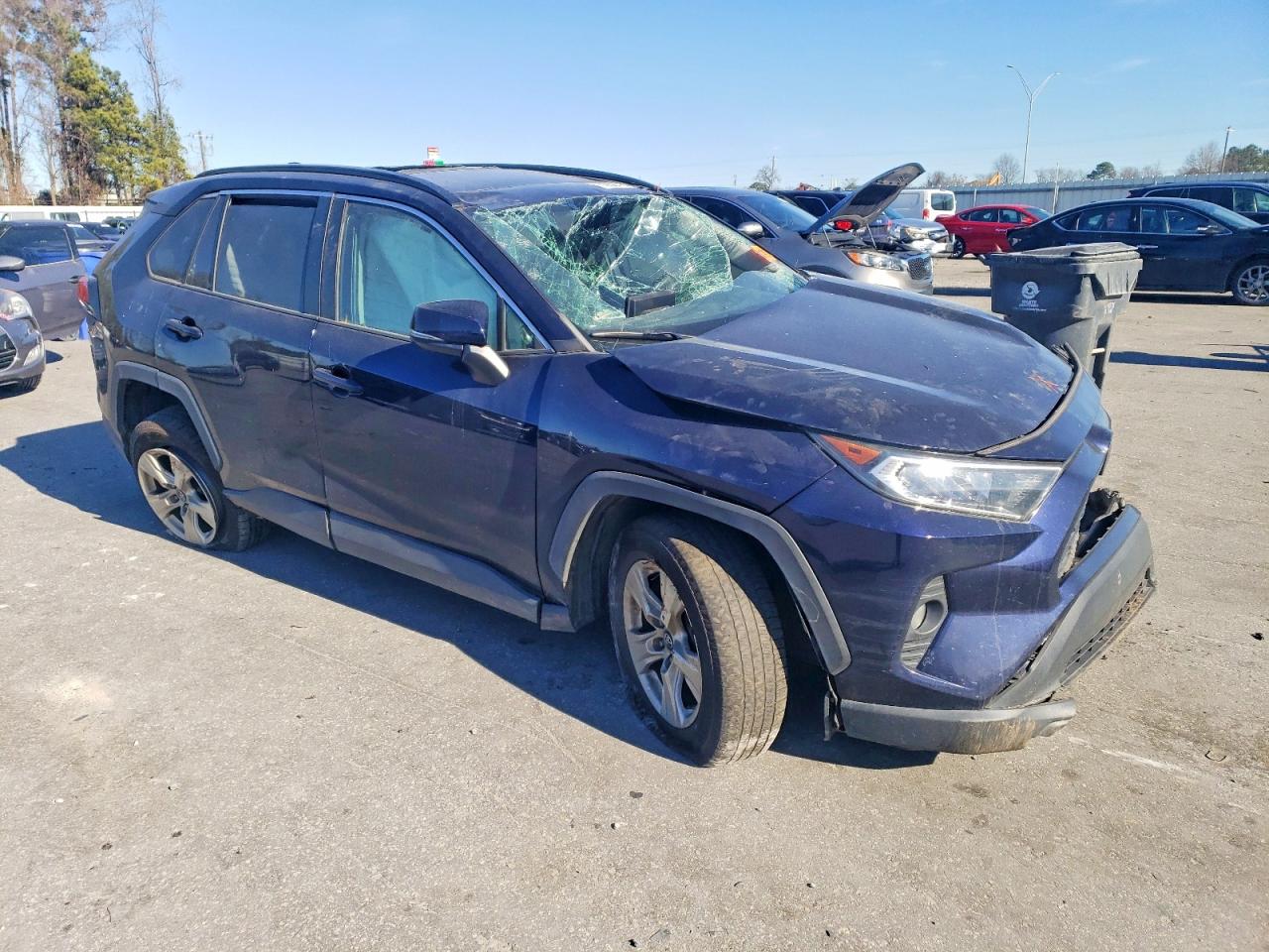 2019 TOYOTA RAV4 XLE photo 7